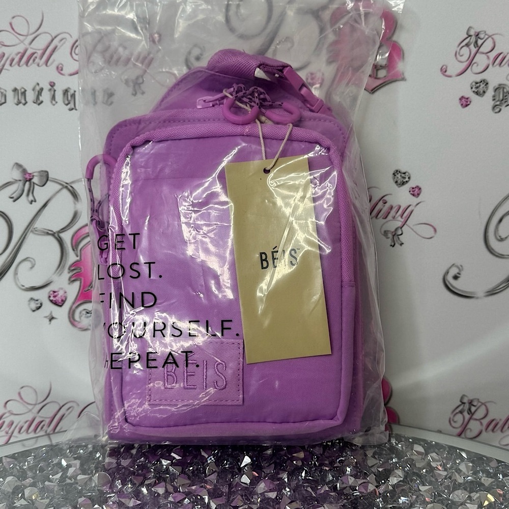 BÉIS The Sport Sling
in Berry purple Pink Crossbody Bag compartments holder